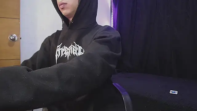 Snapshot of sexybat_twink chatting on March 15, 4:35 am sexybat twink online show from March 15, 4:35 am