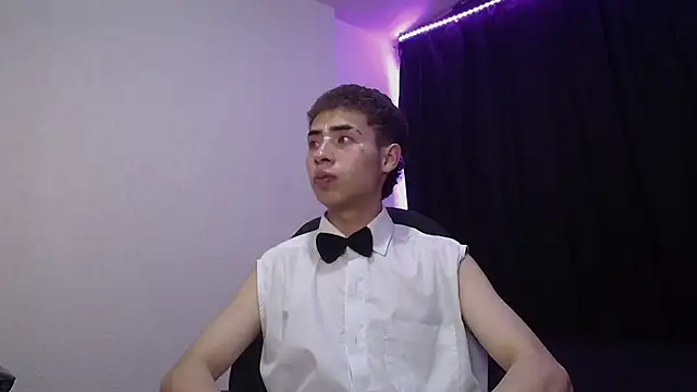 Snapshot of sexybat_twink chatting on March 16, 12:23 am sexybat twink online show from March 16, 12:23 am