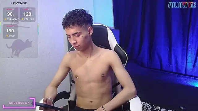 Snapshot of sexybat_twink chatting on October 5, 8:29 pm sexybat twink online show from October 5, 8:29 pm