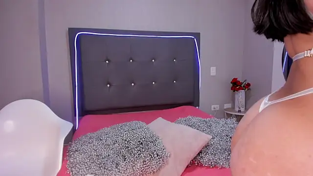 emma lye online show from October 11, 9:02 pm