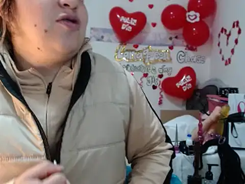 Snapshot of lanaqueen699 chatting on February 17, 12:27 pm lanaqueen699 online show from February 17, 12:27 pm