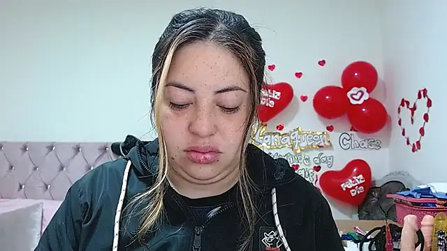 Snapshot of lanaqueen699 chatting on February 24, 12:16 pm lanaqueen699 online show from February 24, 12:16 pm