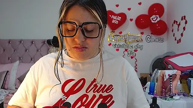 Snapshot of lanaqueen699 chatting on February 27, 3:26 pm lanaqueen699 online show from February 27, 3:26 pm