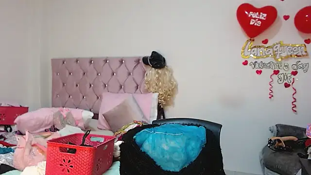 Snapshot of lanaqueen699 chatting on March 1, 3:27 pm lanaqueen699 online show from March 1, 3:27 pm