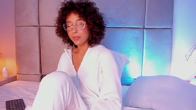 OSHUN  online show from February 3, 10:11 pm