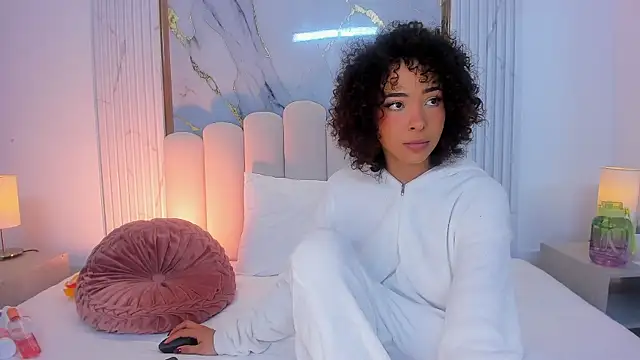 OSHUN  online show from March 3, 11:55 am