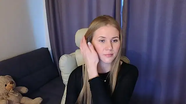 IsabelAllen online show from December 3, 9:44 am