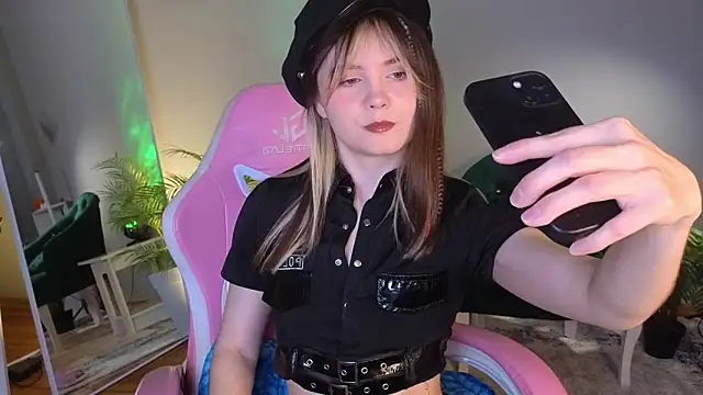 CiriRianonn online show from November 7, 4:23 am