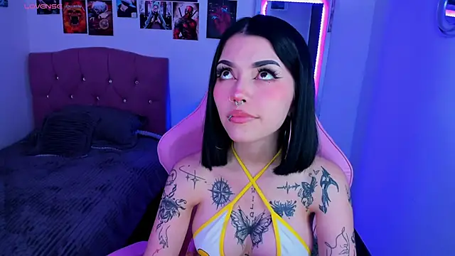 adri tom44 online show from February 17, 5:25 am