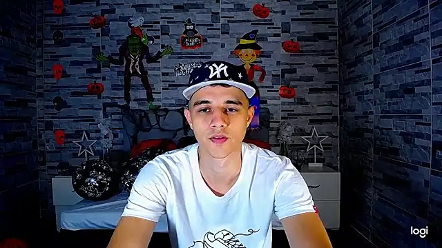 Snapshot of ADAM_HOT chatting on October 9, 8:51 pm ADAM HOT online show from October 9, 8:51 pm