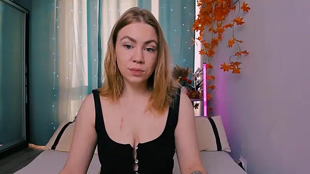 InsatiableFoxX online show from September 29, 5:56 am