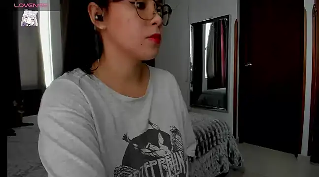 Snapshot of HARLEYNAPIER chatting on February 24, 7:41 pm HARLEYNAPIER online show from February 24, 7:41 pm