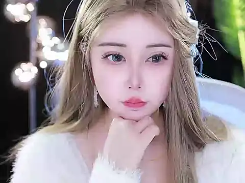 Qiaoqiao  online show from March 11, 4:18 pm