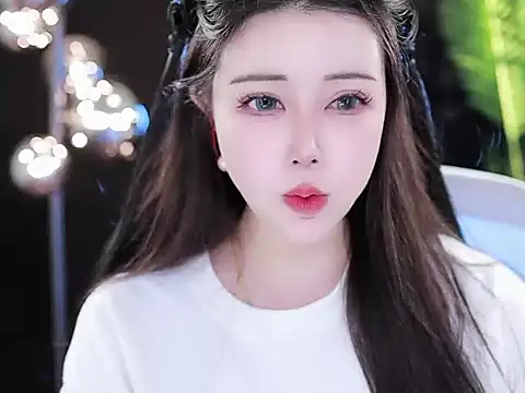 Qiaoqiao  online show from March 12, 7:35 am