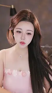 Qiaoqiao  online show from November 3, 8:15 am