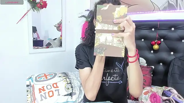 Snapshot of SWEETSAMY39715 chatting on December 16, 1:32 pm SWEETSAMY39715 online show from December 16, 1:32 pm