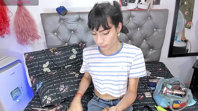 Snapshot of SWEETSAMY39715 chatting on January 23, 1:35 pm SWEETSAMY39715 online show from January 23, 1:35 pm