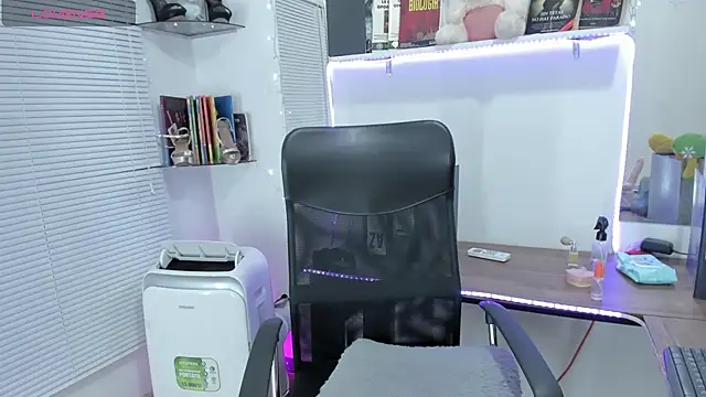 Snapshot of SWEETSAMY39715 chatting on March 3, 4:35 pm SWEETSAMY39715 online show from March 3, 4:35 pm