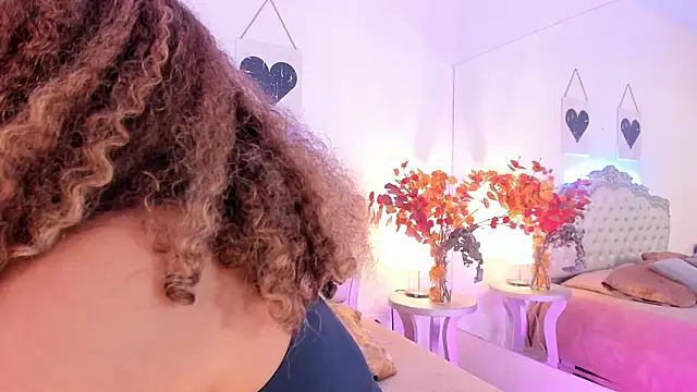 NiaColusi online show from November 13, 9:58 pm