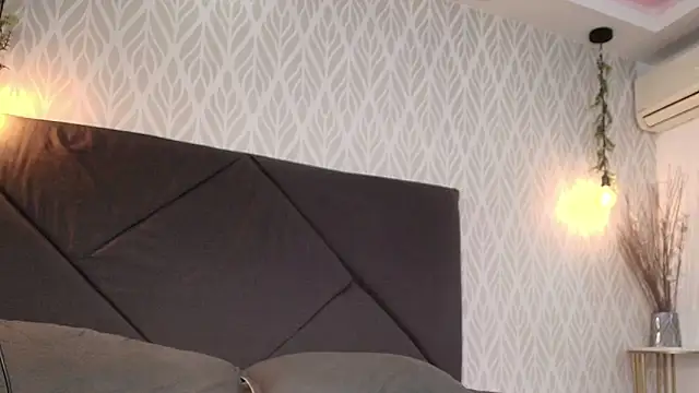 flavia cruz online show from November 9, 7:34 pm