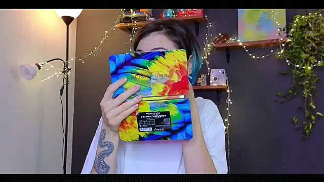 Snapshot of alicekiit chatting on December 20, 3:36 am alicekiit online show from December 20, 3:36 am