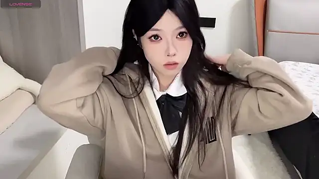 Snapshot of Q-ing chatting on December 9, 4:47 pm Q-ing online show from December 9, 4:47 pm