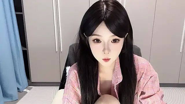 Snapshot of Q-ing chatting on October 11, 2:04 pm Q-ing online show from October 11, 2:04 pm