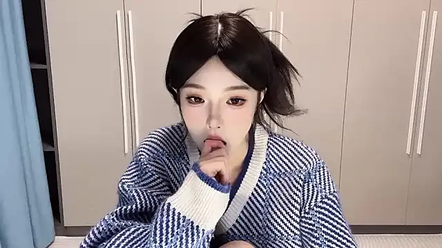 Snapshot of Q-ing chatting on November 8, 1:11 pm Q-ing online show from November 8, 1:11 pm