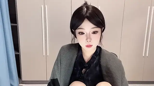 Snapshot of Q-ing chatting on November 14, 1:43 pm Q-ing online show from November 14, 1:43 pm