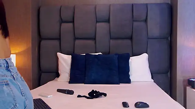 SophieWolkman online show from March 18, 3:10 pm