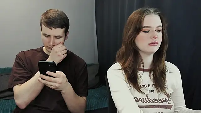 Pinku kitsune online show from March 6, 10:30 am