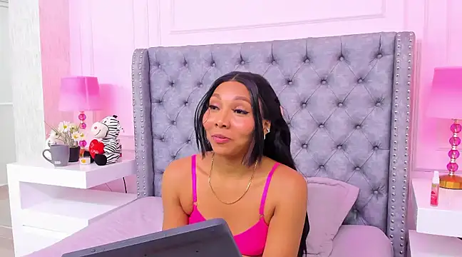 HaileeRoberts online show from March 4, 6:18 pm