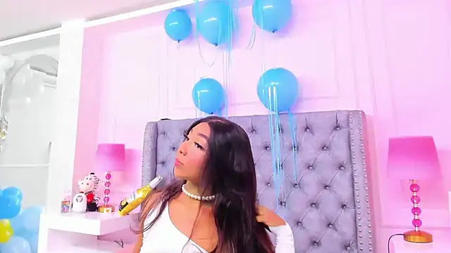 HaileeRoberts online show from October 4, 12:36 pm