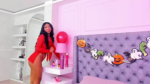 HaileeRoberts online show from October 12, 1:10 pm