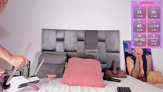 Lia johnsonn online show from November 12, 11:32 am