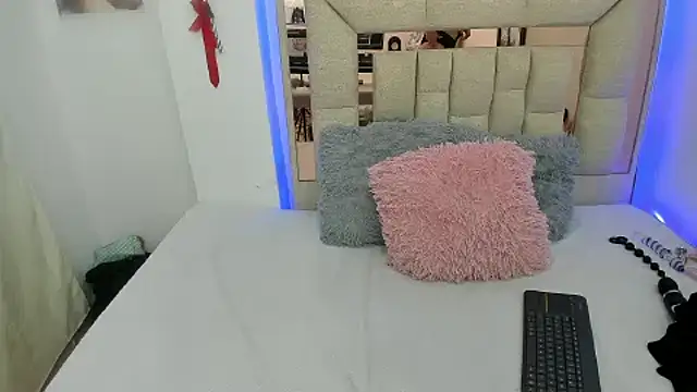 melody bonnet online show from December 30, 10:53 am