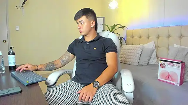 Cristopher strong online show from February 16, 2:31 am