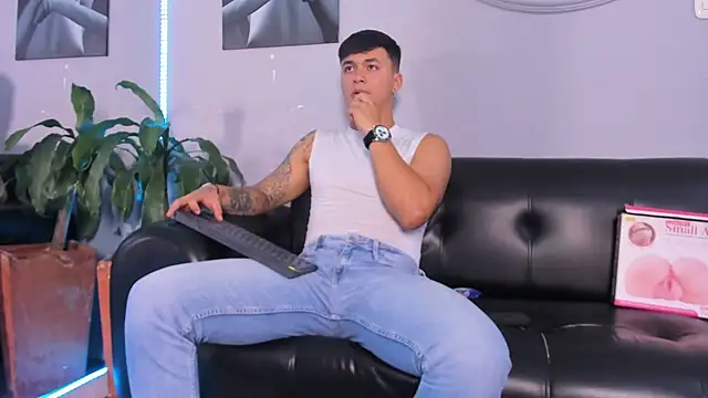 Cristopher strong online show from February 27, 4:32 pm