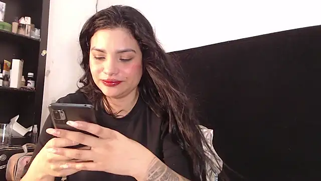 lolaa staars online show from January 26, 12:01 pm