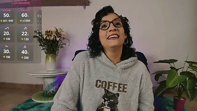 Elliee  online show from January 26, 1:15 pm