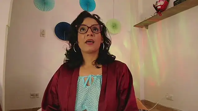 Elliee  online show from March 13, 6:45 pm