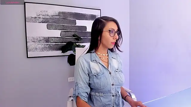 luna willians online show from March 5, 12:11 pm