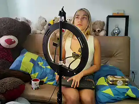 Snapshot of mandy_berrys chatting on February 3, 7:00 pm mandy berrys online show from February 3, 7:00 pm