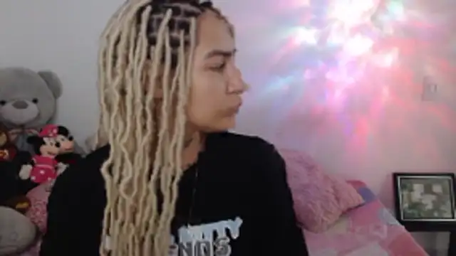 Snapshot of mandy_berrys chatting on October 21, 2:12 am mandy berrys online show from October 21, 2:12 am