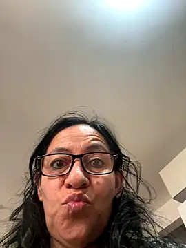 Freya Artemisa online show from December 8, 9:30 pm