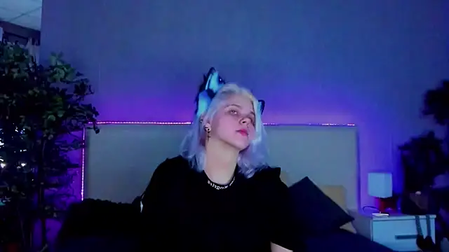 JoannLowe online show from January 10, 9:10 pm