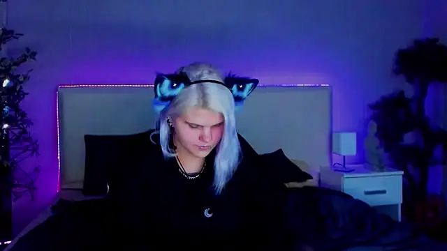 JoannLowe online show from January 13, 11:27 pm