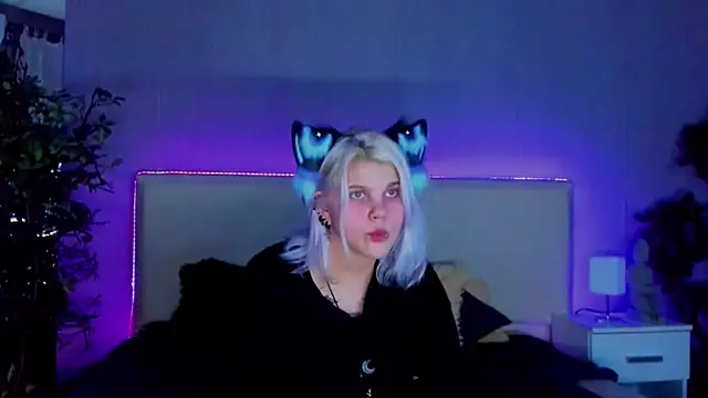 JoannLowe online show from January 19, 11:43 pm