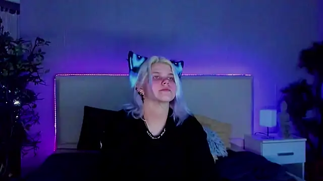 JoannLowe online show from January 21, 11:02 pm