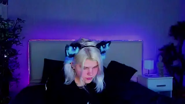 JoannLowe online show from January 22, 9:10 pm